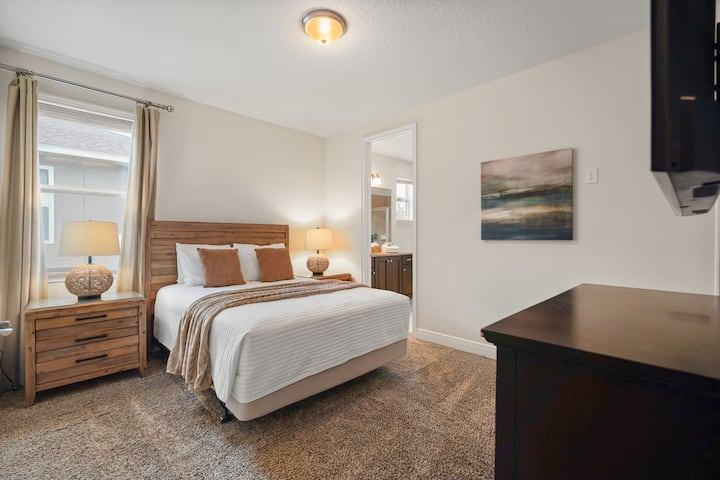 220 Clawson Wy (36).jpg
