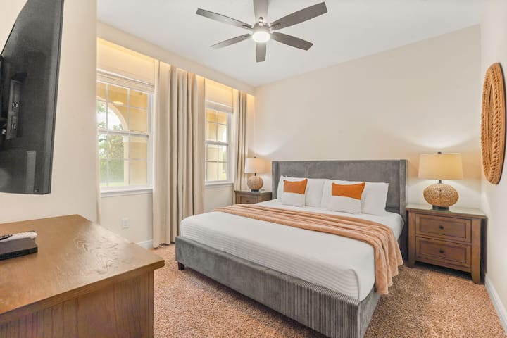 220 Clawson Wy (20).jpg