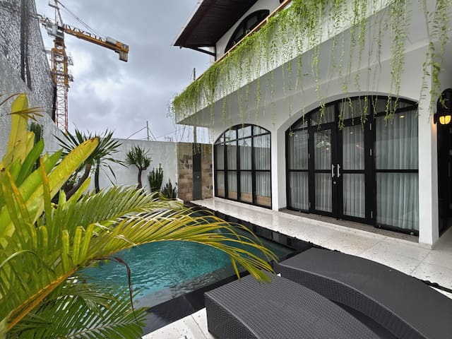 Ambrogio Villas | Fast Wifi, Pool & Workspace
