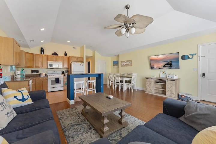 Spacious 3br Condo Near Beach Boardwalk W/ Deck - Stone Harbor, NJ