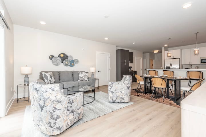 Coastal Beach Town Getaway For Group Fun Sleeps 30 - Rehoboth Beach, DE