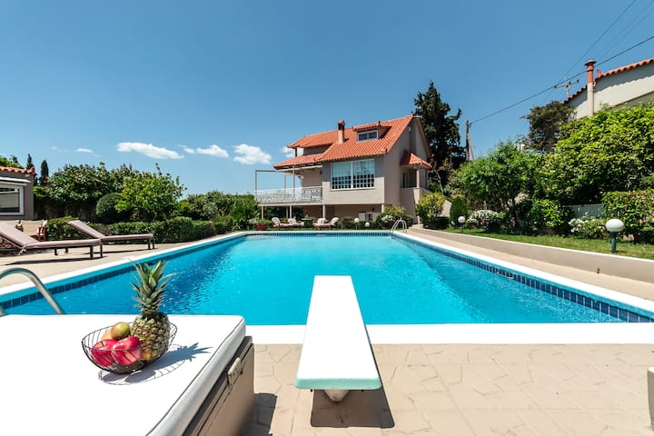 Sea View Holiday Home With Large Pool & Garden - Grèce