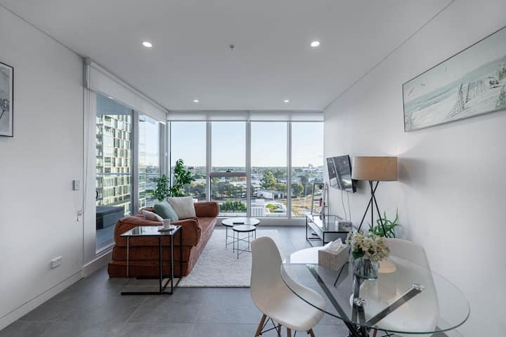 City View 1br With Secure Parking | Near To Train - 寶活