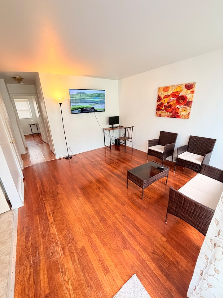 Cozy 2-bedroom Townhome - Detroit Metro Wayne County Airport (DTW)