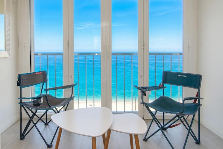 Seafront Studio With Direct Beach View + Wifi - Castell-Platja d'Aro