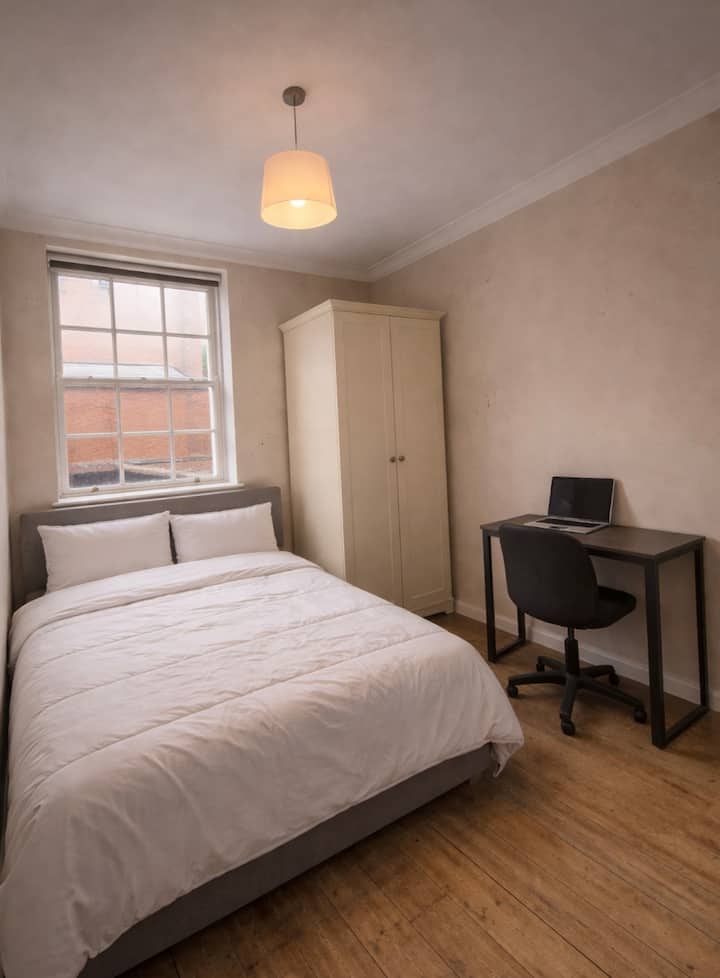 2 Bedrooms Flat Located In Heart Center - Dublin