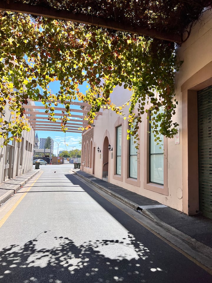 Central Ex Hotel Ensuite Room 428 - Adelaide