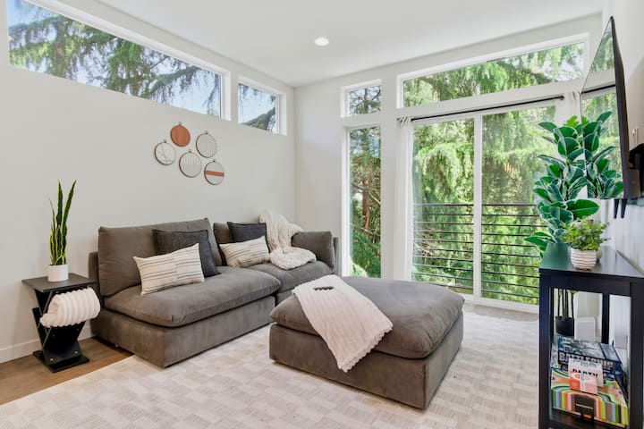 Walkable Ballard Townhouse Stay | Prime Location - Seattle, WA