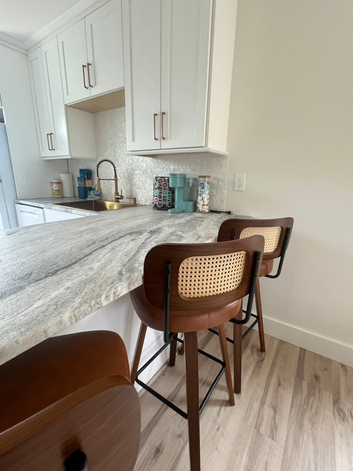 Brand new luxury rental! Walk 2 beach & dinner!