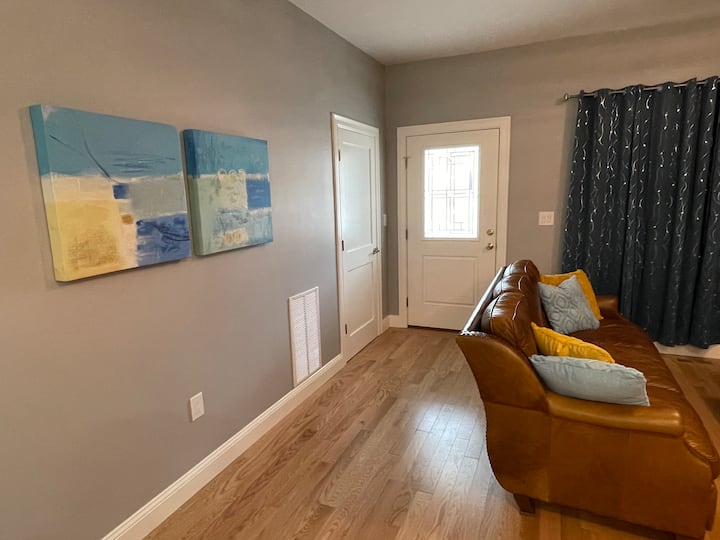 -834: Stylish 3 Bedroom 2.5 Bathrooms, Parking - Revere, MA