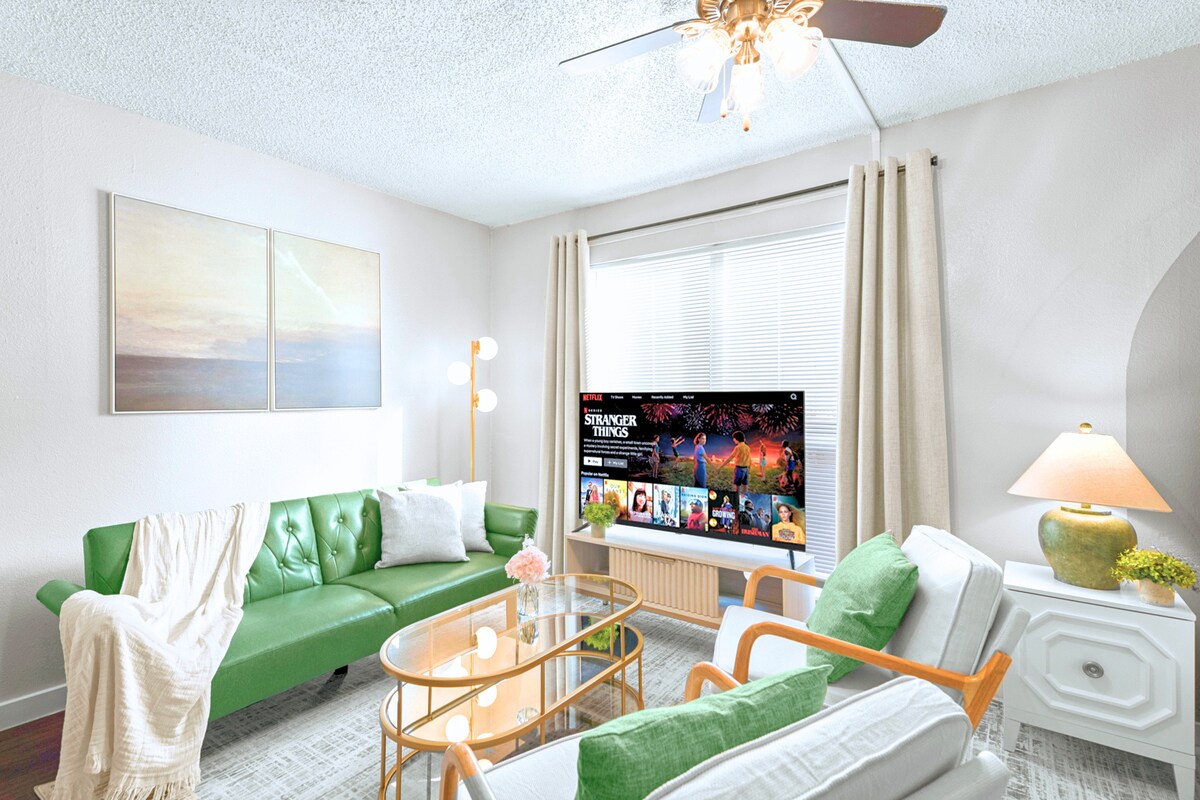 Near UT & Downtown•FREE Parking•KING Bed•WiFi