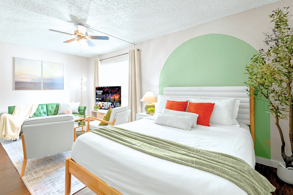 Near UT & Downtown•FREE Parking•KING Bed•WiFi