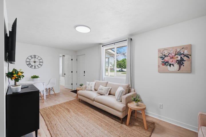 Boho Haven 6 / 1bed+office/1bath - Near Downtown - Lincoln, NE