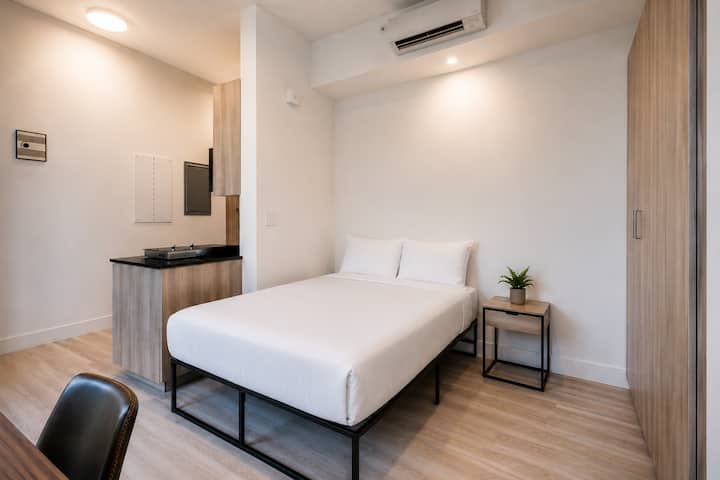 Metro Mia | Urban Studio Stay Near Dt - Miami, FL