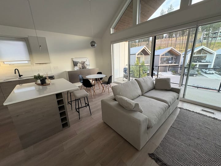 Modern Okanagan Home At Mckinley Beach - Lake Country