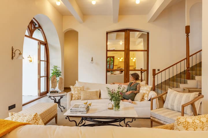 Living room image 3