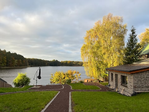 Top performing Airbnb: Naturstein Tiny Bungalow direkt am See & Terrasse in Rheinsberg