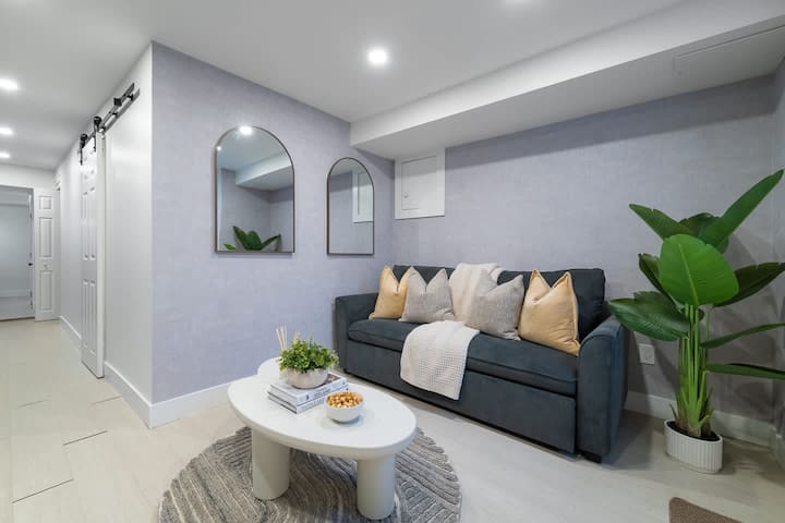 Modern Basement Suite | Heart Of Ossington! - Toronto