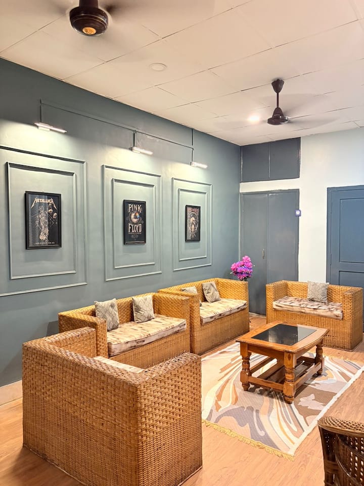 Clifftop Villa - Guwahati