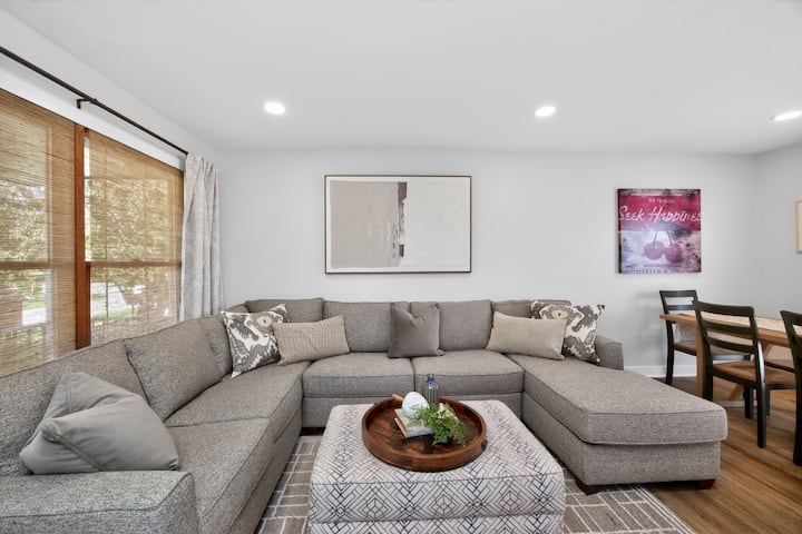 Cozy Copper Cottage In Historic Valley Junction - West Des Moines, IA