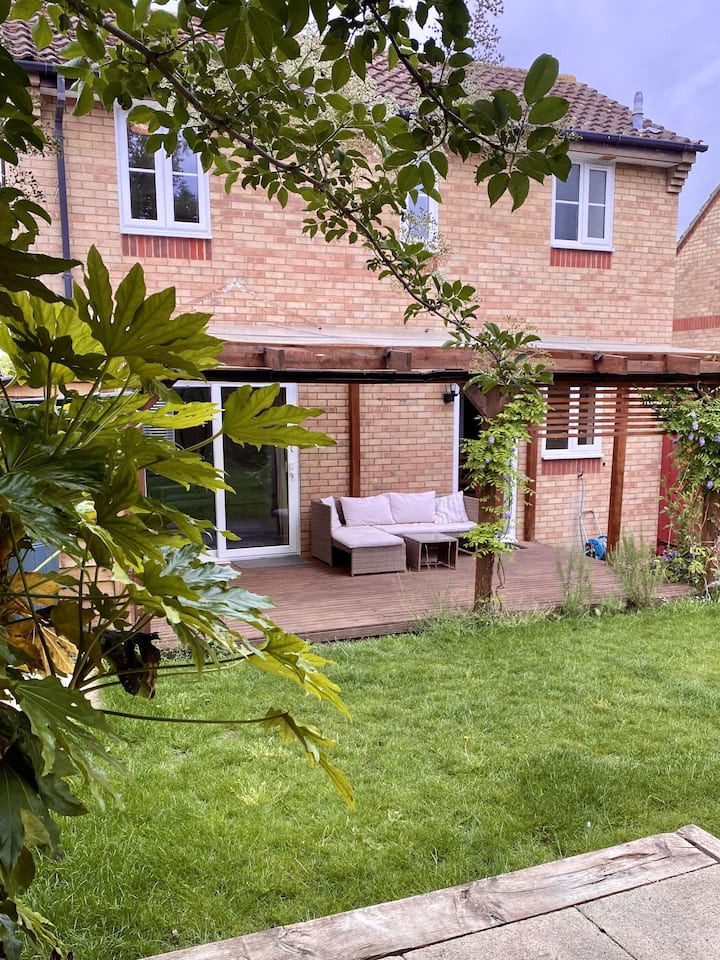 Ely Homely Home With Gorgeous Garden - Ely