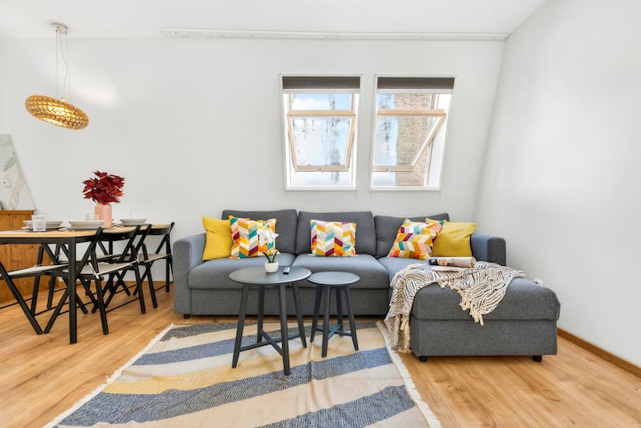 Skyline View Retreat W/ Workspace & Tv - Bratislava