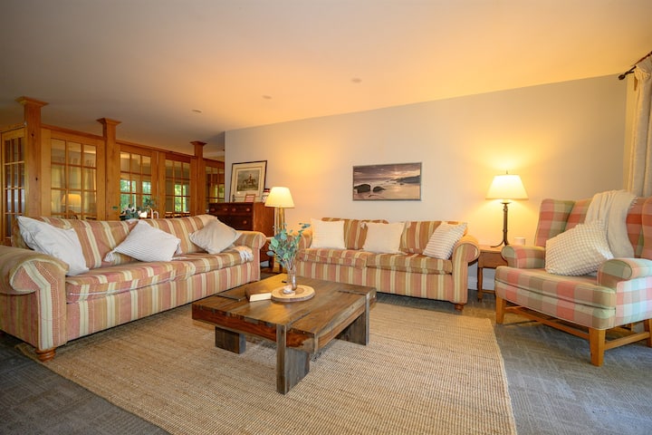 134 Entire 7br Lakefront Cottage | Beach, Kayaks | - Georgina