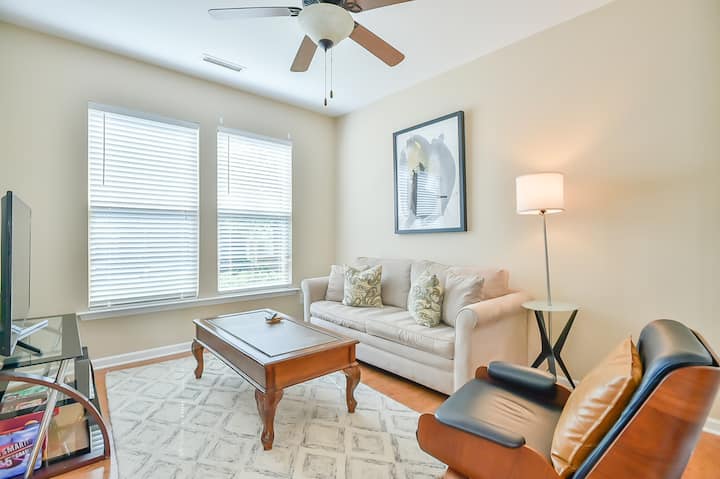 Winmore Townhome | Central, Spacious, Comfort - Chapel Hill, NC