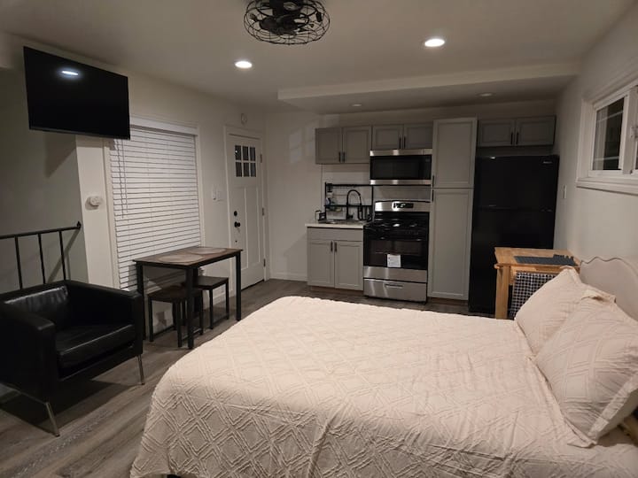 The Cozy Corner Studio - Modesto, CA