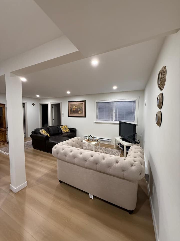 Cozy 2br Garden Suite At Maple Ridge - Maple Ridge