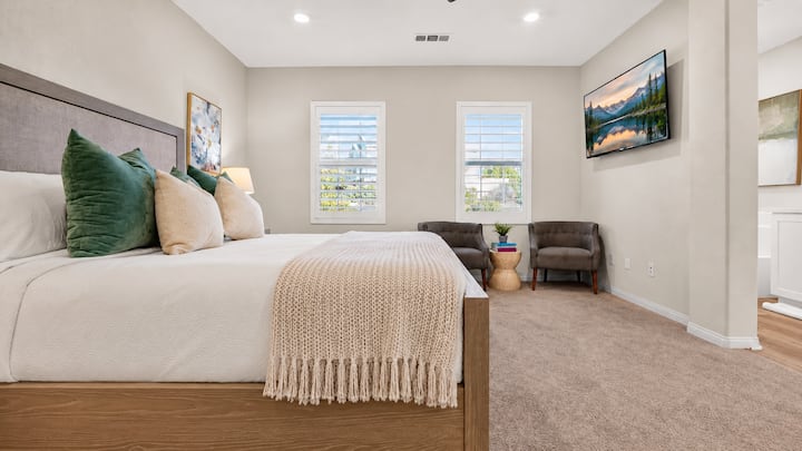 201 - Bright & Clean Valencia Gem - Santa Clarita, CA