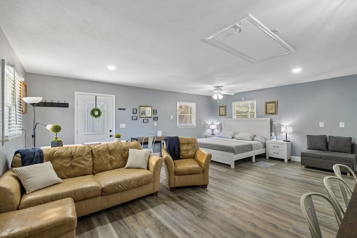 Guest House To Yourself! King Bed, Washer/dryer - Crossville, TN