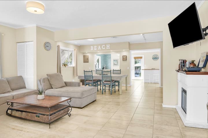 The Pink Beach House In Delray Beach With Pool - Boynton Beach, FL