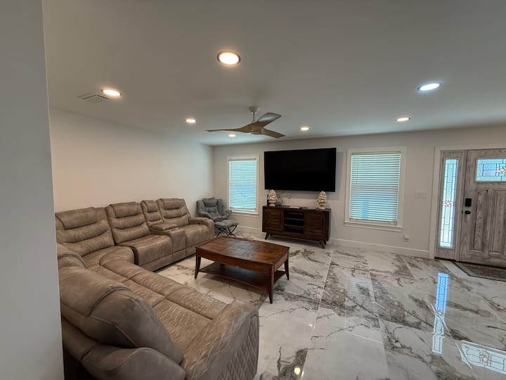 New 5br Retreat W/ Game Room Near Pcb - Panama City, FL