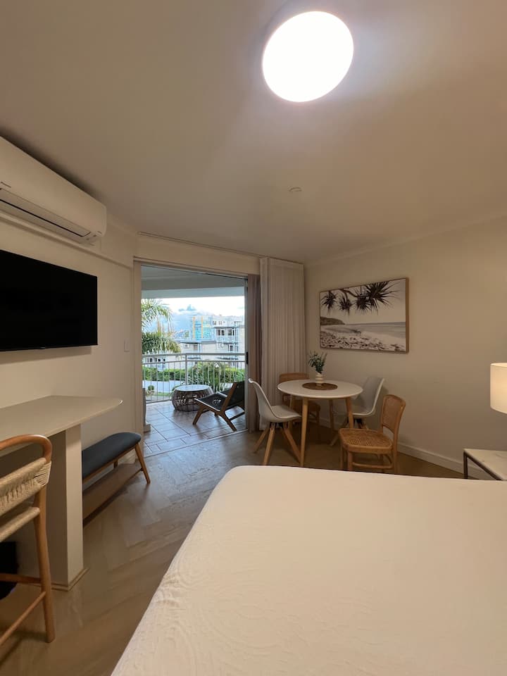 Cozy Beachfront Studio Across Alexandra Beach - Mooloolaba
