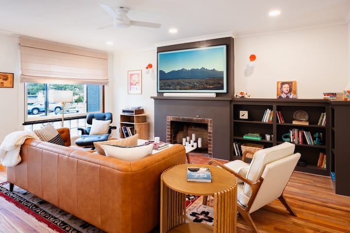 Stylish Home Near Uw, Sleeps 9 - Laramie, WY