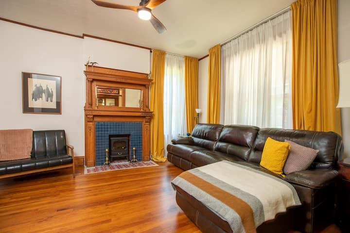 12 Min To Soccer Arena & Fanfest, Central Location - North Kansas City, MO
