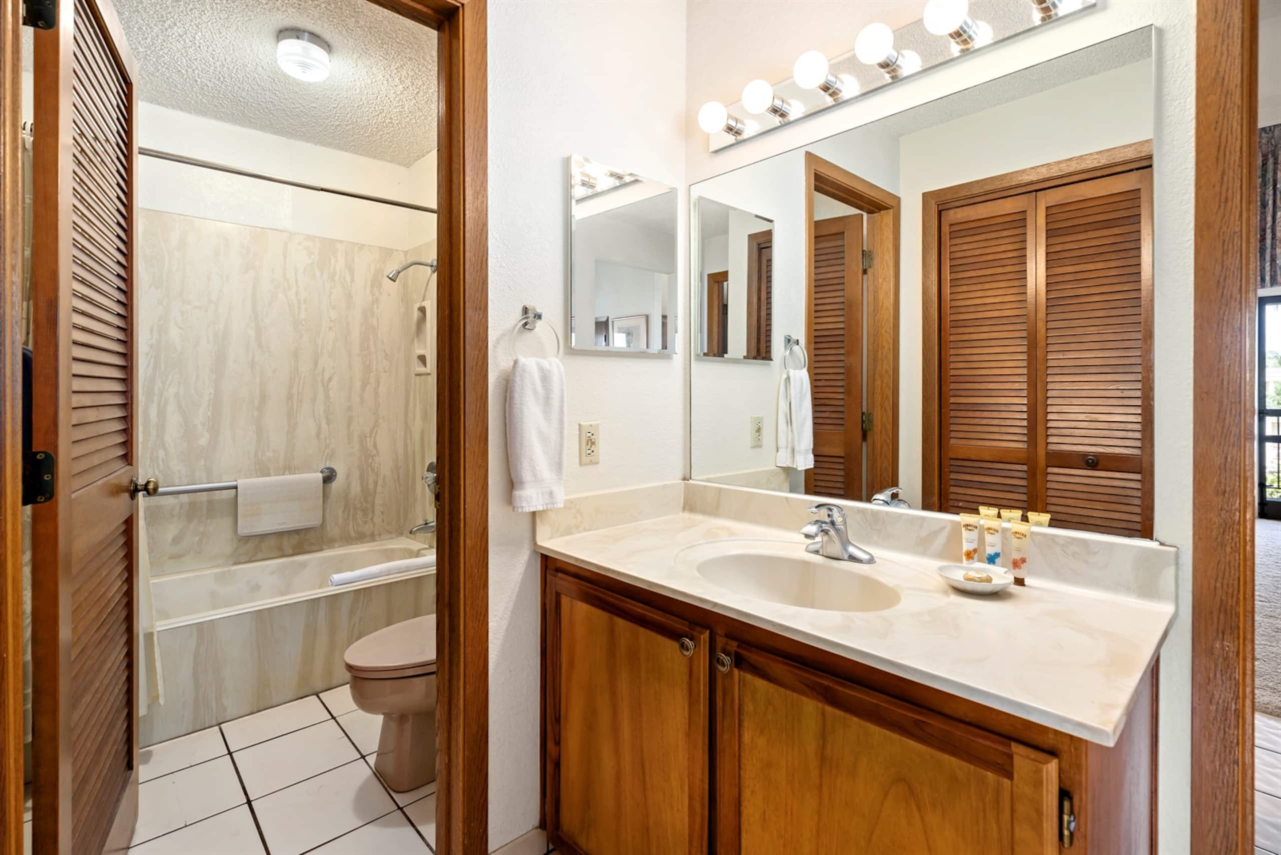Maui Hill 2BR | Ocean View, Pool & King Beds - Image 20