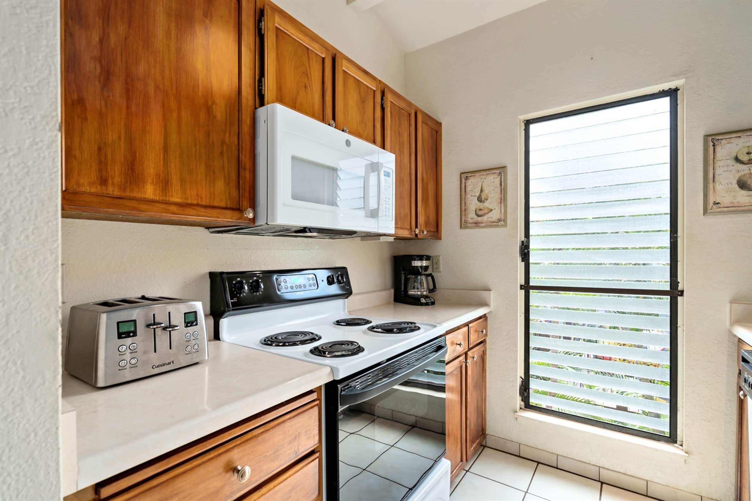 Maui Hill 2BR | Ocean View, Pool & King Beds - Image 10