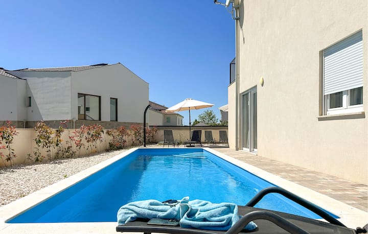 Gorgeous Home In Stancija Vergotini - Poreč