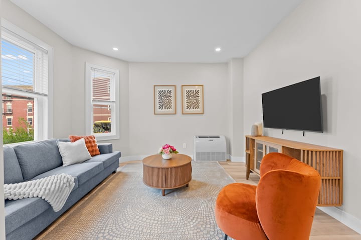 Renovated Modern 2br | Easy Transit To Boston - Boston, MA