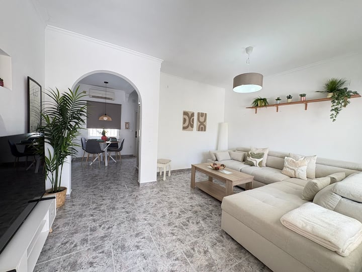 Chalet Adosado En Zona Tranquila - Torrevieja