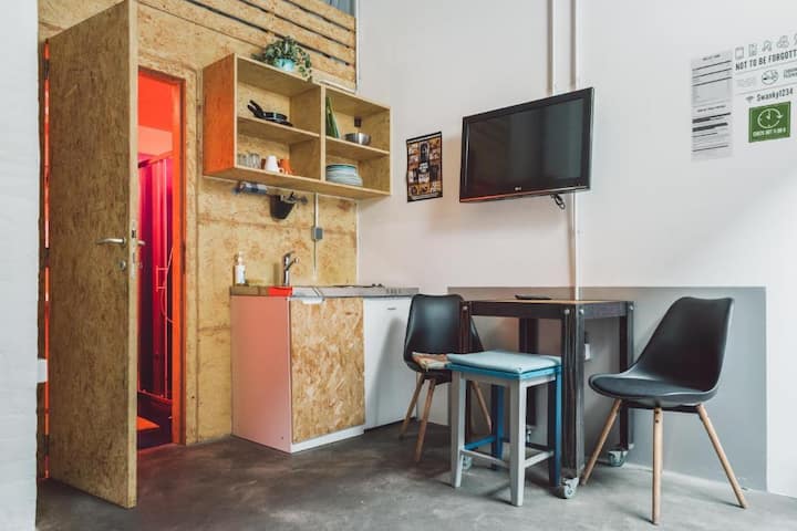 Swanky Loft Studio For 5 W/ Kitchen - Zagreb