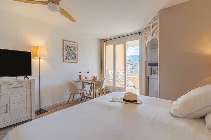 Studios Résidence Les Grands Pins En Provence - Gréoux-les-Bains