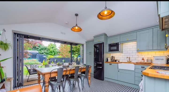 Sleeps 10. 5 Bed. Parking. Oswestry. - Oswestry