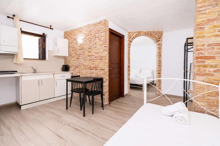 Veluna Flat Studio No3 - Hania