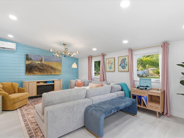 Family Oasis: Pool, Spa, Sauna + Kids Play Area - Homestead, FL