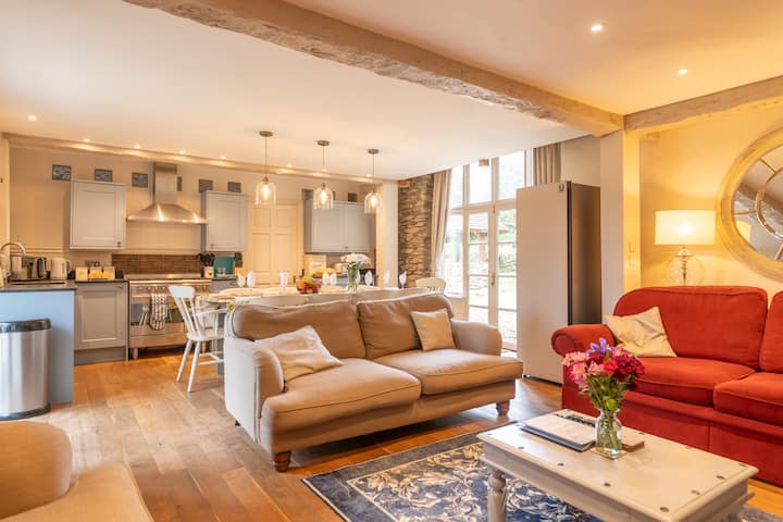 Charming Spacious Open-plan Barn | Sleeps 11 - Ilfracombe
