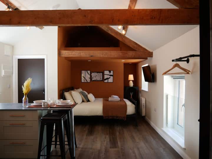 The Loft | Stylish Hereford Studio For 2 - Hereford