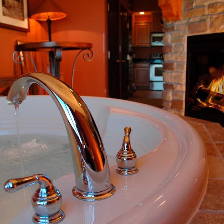 3-br/3ba+jacuzzi+fireplaces+free Waterpark Passes! - Wisconsin Dells, WI